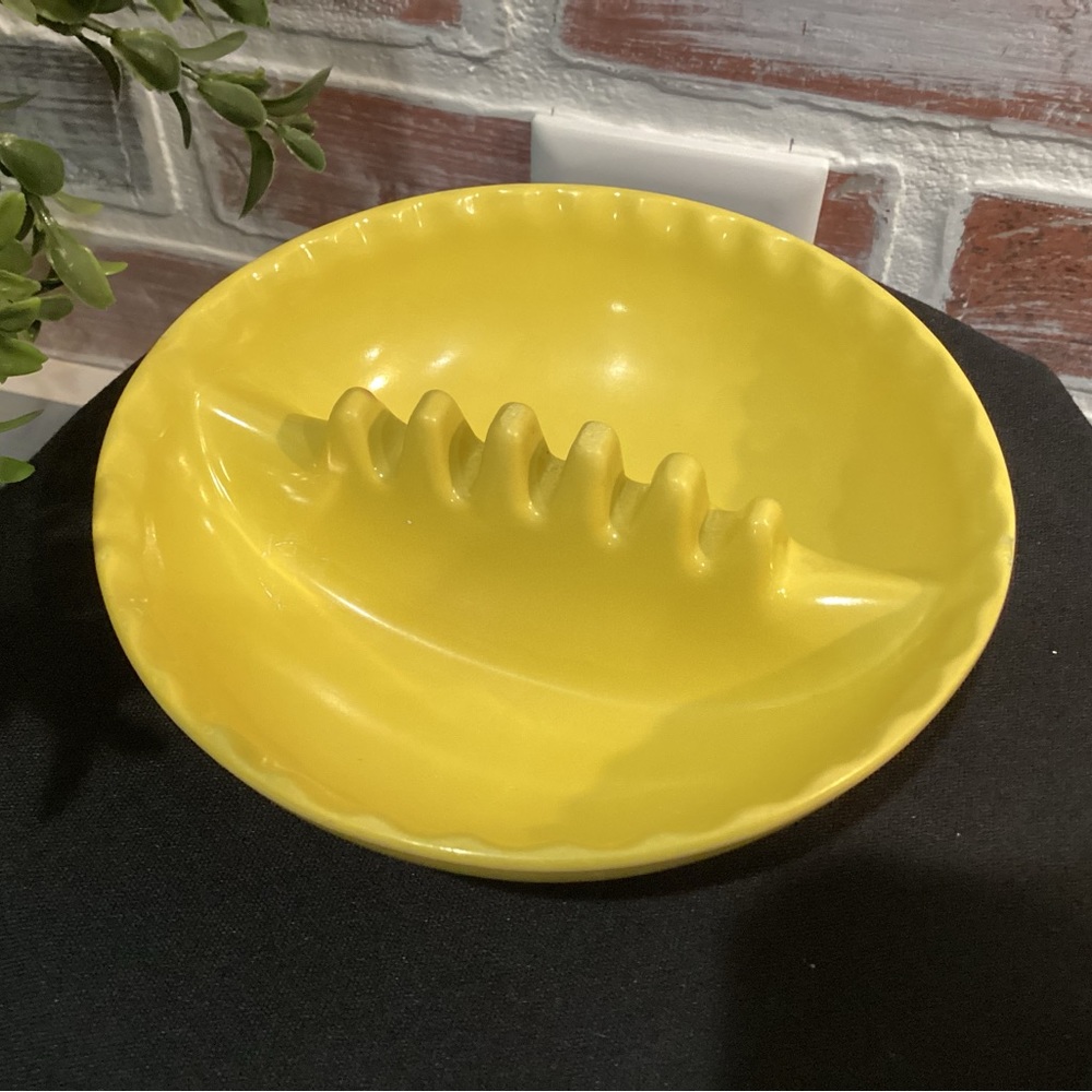 🟡 Vintage Yellow An-Holt Ashtray - Crafted in a Strong Plastic Type Material